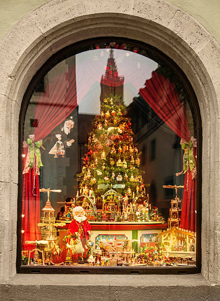 istock Store window of a christmas shop 187420678