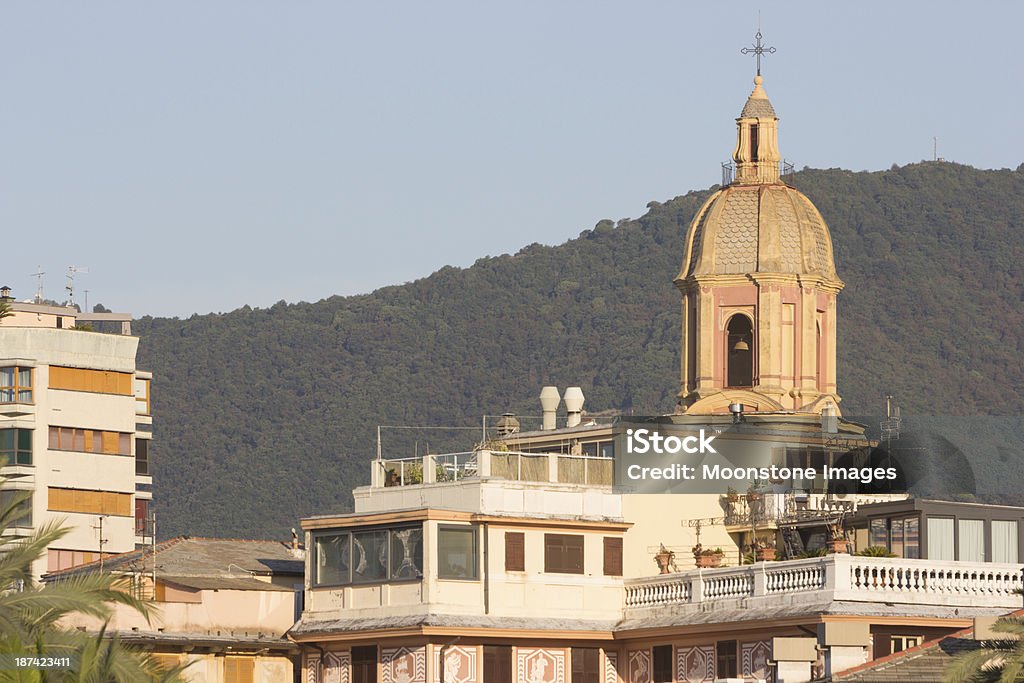 Rapallo en la Riviera di Levante, Italia - Foto de stock de Aguja - Chapitel libre de derechos