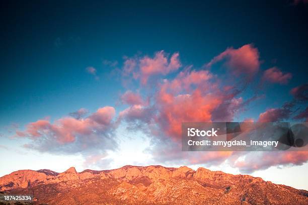 Foto de Pôr Do Sol Paisagem e mais fotos de stock de Albuquerque - Novo México - Albuquerque - Novo México, Artemísia, Beleza natural - Natureza