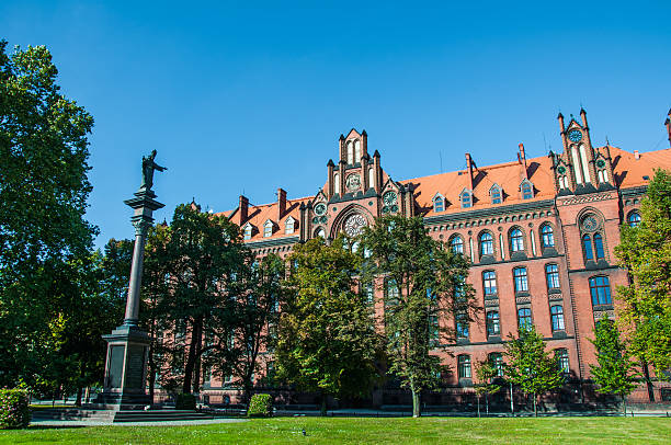 istock Sunny day in beautiful old city 187427997