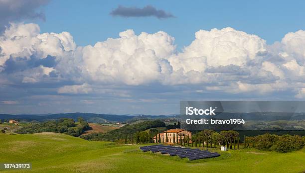 タスカニー - ソーラーパネルのストックフォトや画像を多数ご用意 - ソーラーパネル, イタリア, 家