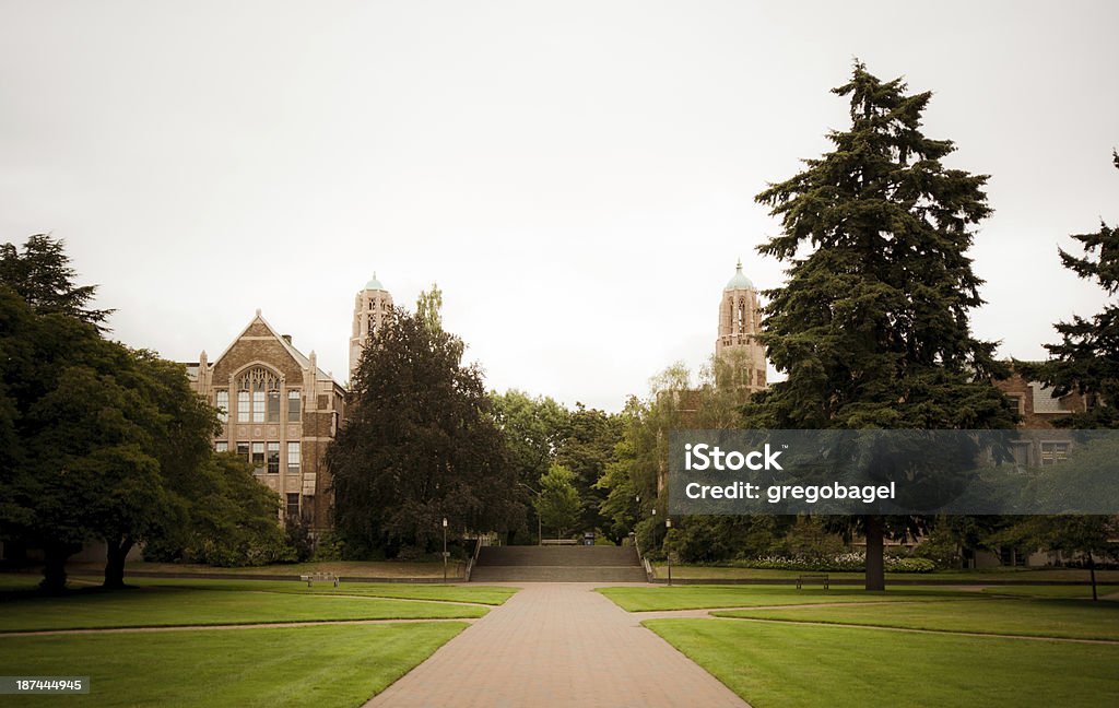 통로 및 건물 수녀원 University of Washington - 로열티 프리 0명 스톡 사진