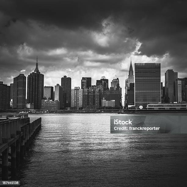 Foto de Horizonte De Nyc e mais fotos de stock de Arquitetura - Arquitetura, Arranha-céu, Centro da cidade