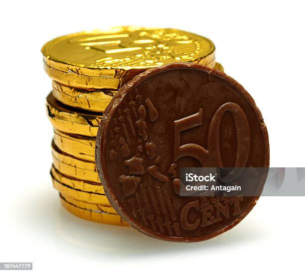 Foto de Chocolates e mais fotos de stock de Chocolate - Chocolate, Moeda, Cinquenta Centavos de Euro