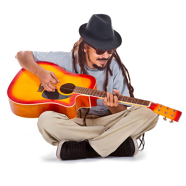 músico con una guitarra - isolated on white studio shot guitar young men fotografías e imágenes de stock