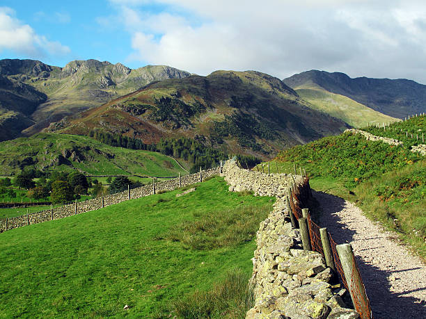 lakeland scenic - bowfell imagens e fotografias de stock