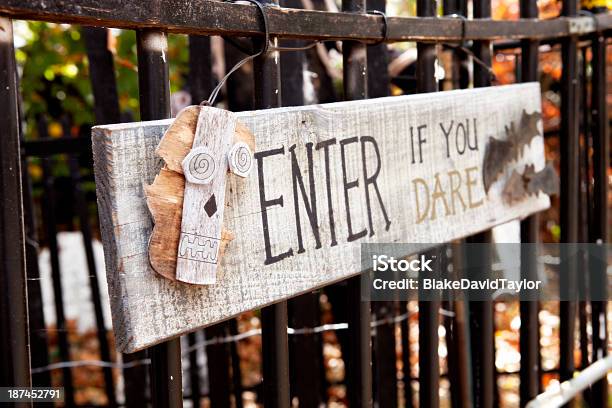 Friedhof Eingang Stockfoto und mehr Bilder von Alt - Alt, Angst, Dunkel