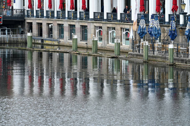 The Alsterarkaden, together with the Mellin Passage, are among the oldest shopping and strolling streets in Hamburg
