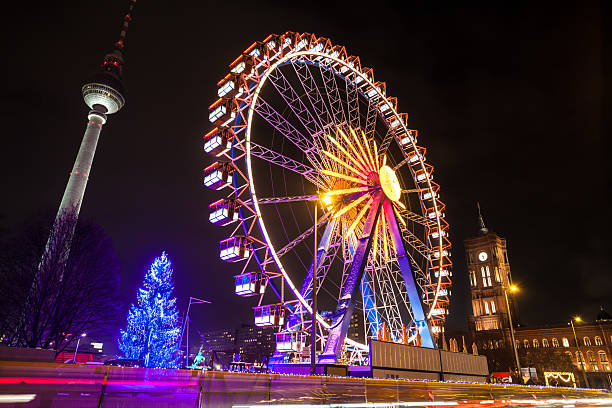 weihnachtsmarkt in berlin - berlin alexanderplatz stock-fotos und bilder