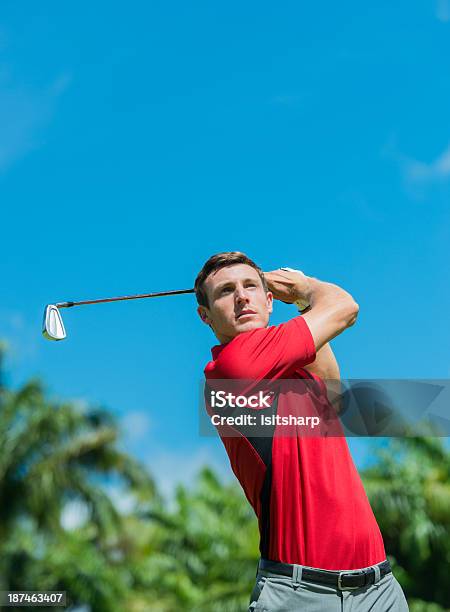 Foto de Golfista Tocando Foto e mais fotos de stock de 20-24 Anos - 20-24 Anos, Adulto, Atividade Recreativa