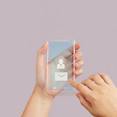 hand-verwendung-touchscreen-handy-telefon.jpg?b=1&s=170x170&k=20&c=QOx86SG9SjdmPyO2xrGgC6Ib2rtR6MYLtBq2Erxt2yo=