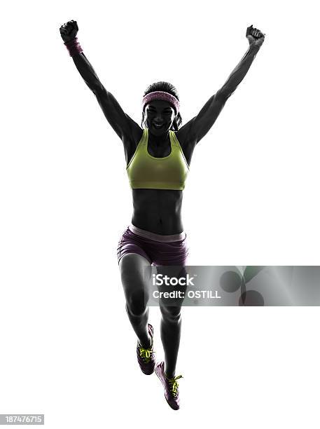 Mujer Corredor Corriendo Silueta De Salto Foto de stock y más banco de imágenes de Correr - Correr, Mirando a la cámara, Saltar - Actividad física