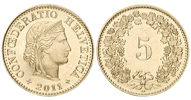 schweizer 5 centimes münze auf weißem hintergrund - swiss currency swiss francs currency swiss coin stock-fotos und bilder