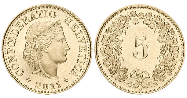 5 centimes monnaie suisse sur fond blanc - swiss currency swiss coin switzerland coin photos et images de collection