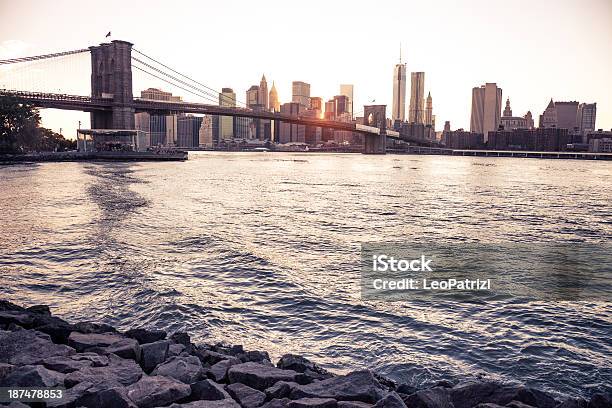 Photo libre de droit de Lower Manhattan Et Brooklyn Bridge banque d'images et plus d'images libres de droit de Beauté - Beauté, Centre-ville, Crépuscule