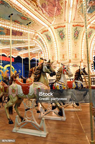 Photo libre de droit de Manège banque d'images et plus d'images libres de droit de Manège de chevaux de bois - Manège de chevaux de bois, Style rétro, Activité