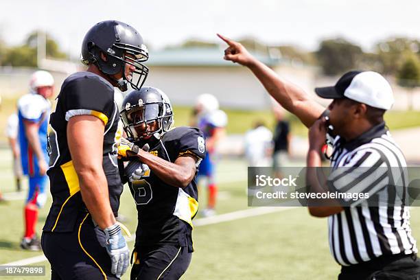 Arbitro Di Football - Fotografie stock e altre immagini di Arbitro - Arbitro, Football americano, Fischietto