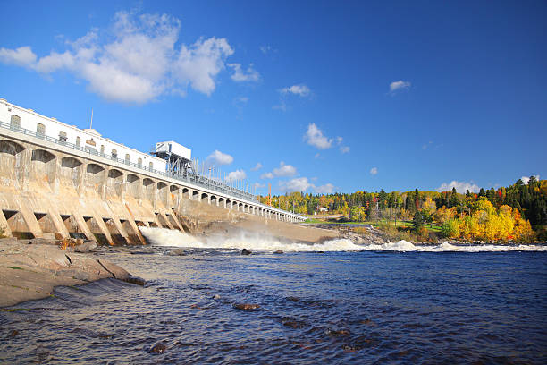 grande usina de electricidade hidroeléctrica - saguenay imagens e fotografias de stock