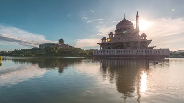 A 4K sunrise time lapse at Putrajaya Mosque