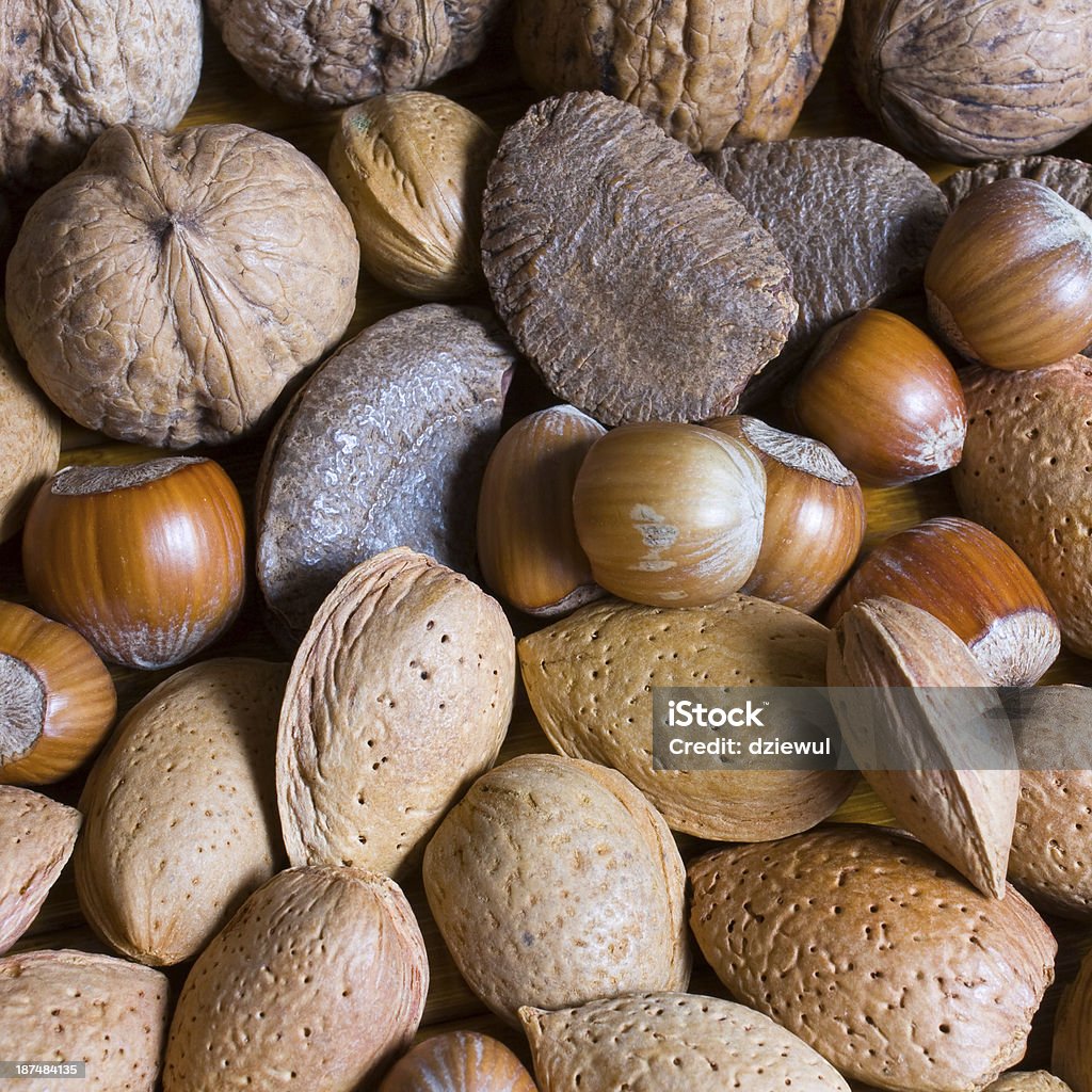 Assortiment de noix dans la coque sélection du Brésil - Photo de Aliment libre de droits