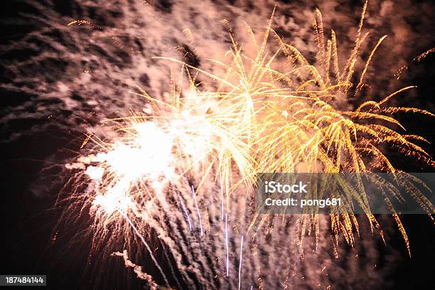 Colorido Estrellas Foto de stock y más banco de imágenes de Aire libre - Aire libre, Aniversario, Bola de Fuego