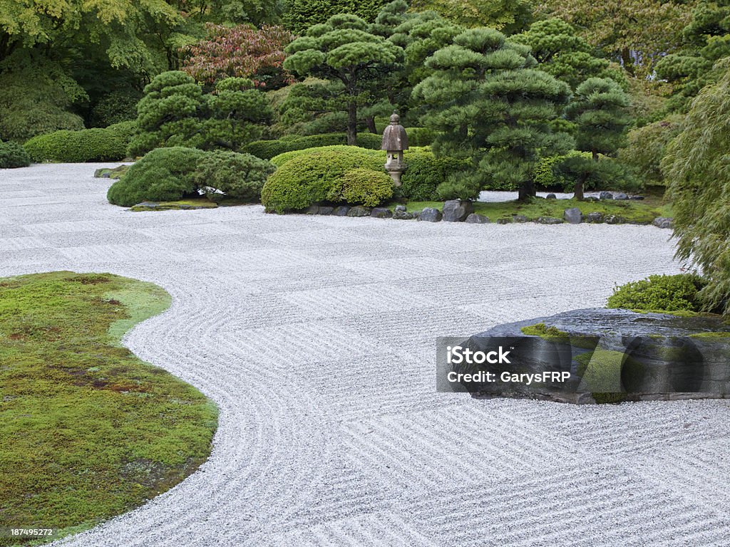 Jardim japonês árvores, arbustos plana Pagode Lantern Portland, Oregon - Foto de stock de Ajardinado royalty-free