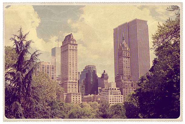 view of new york from central park - vintage postcard - central park manhattan fotos stockfoto's en -beelden