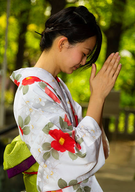 istock Japanese Woman Praying 187497863