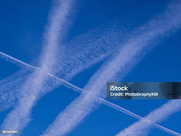 Foto de Chemtrails e mais fotos de stock de Avião - Avião, Dióxido de Carbono, Aerossol