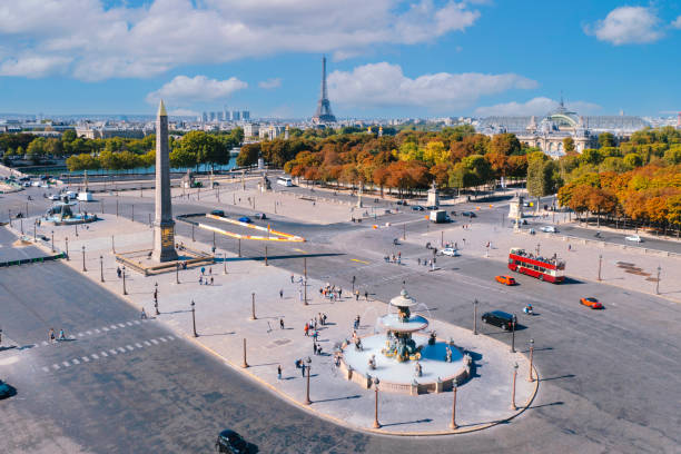 コンコルド広場の空中写真、パリ、フランス、晩夏 - fontaine des mers ストックフォトと画像