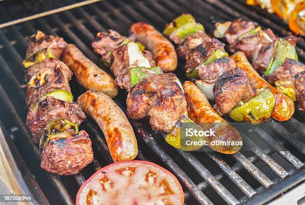 Pinos No Grelhador - Fotografias de stock e mais imagens de Bife - Bife, Carne, Carne de Vaca