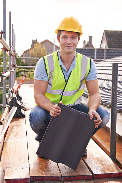 istock Builder Working On Roof Of New Building 187511466