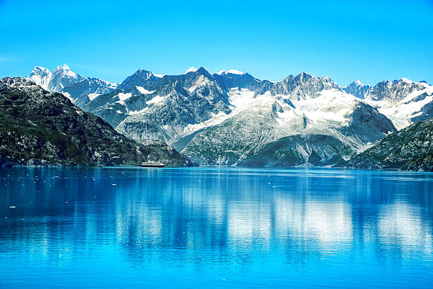 baía glacier, alasca - ice cold glacier blue imagens e fotografias de stock