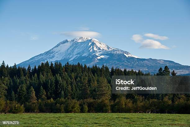 Nuvem Tampa Na Montanha Adams - Fotografias de stock e mais imagens de Estado de Washington - Estado de Washington, Lago Trout, Montanha Adams