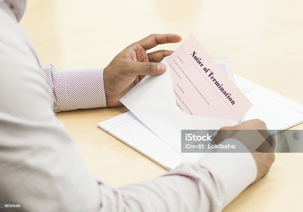 Notification de résiliation - Photo de Adulte libre de droits