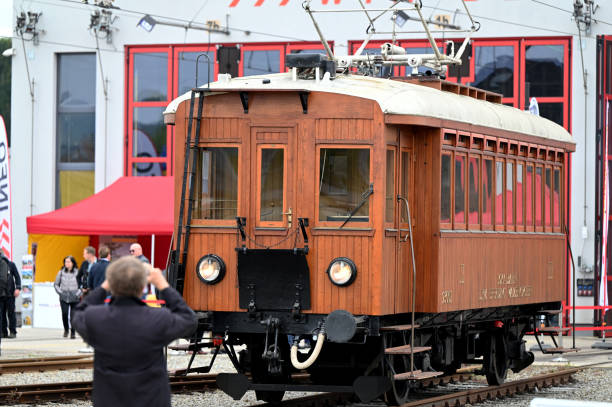 Historic railcar of the Linz local railway Lilo Historic railcar of the Linz local railway Lilo at the 120 Years of Vorchdorferbahn ceremony in Vorchdorf (Gmunden district) eferding district stock pictures, royalty-free photos & images