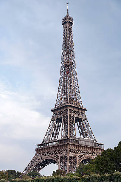 Torre Eiffel em Paris - fotografia de stock