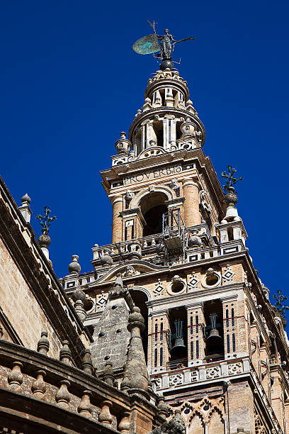 башня колокола, собор catedral santa maria de la sede, севилья - malaga seville cadiz andalusia стоковые фото и изображения