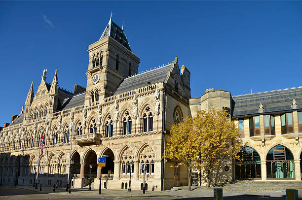 northampton town hall.  inglaterra, reino unido. - northamptonshire - fotografias e filmes do acervo