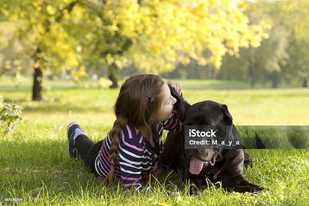 Deixe-me dizer a você que segredo. - Foto de stock de Criança royalty-free