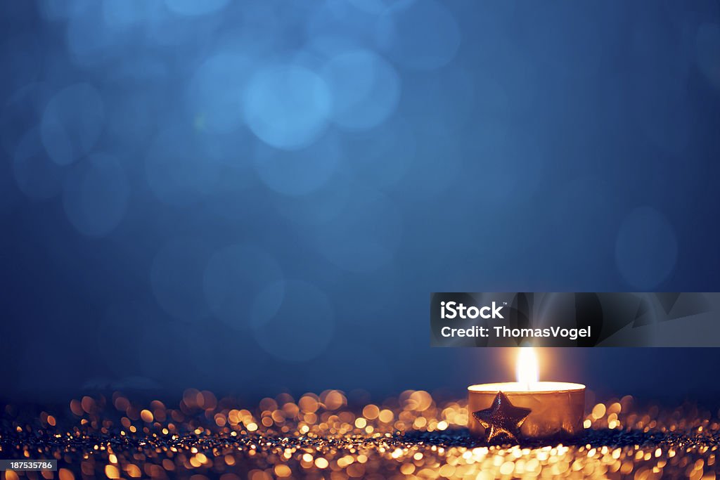 Chá Vela luz de Natal desfocado Bokeh de ouro Decoração - Royalty-free Vela - Equipamento de Iluminação Foto de stock
