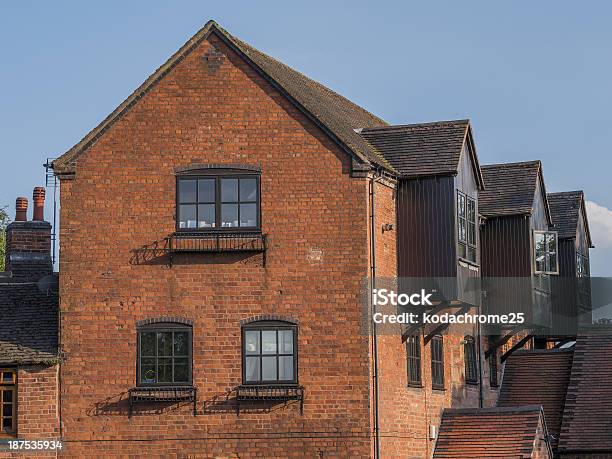 Gebäude Stockfoto und mehr Bilder von Außenaufnahme von Gebäuden - Außenaufnahme von Gebäuden, Hausanbau, Im Freien