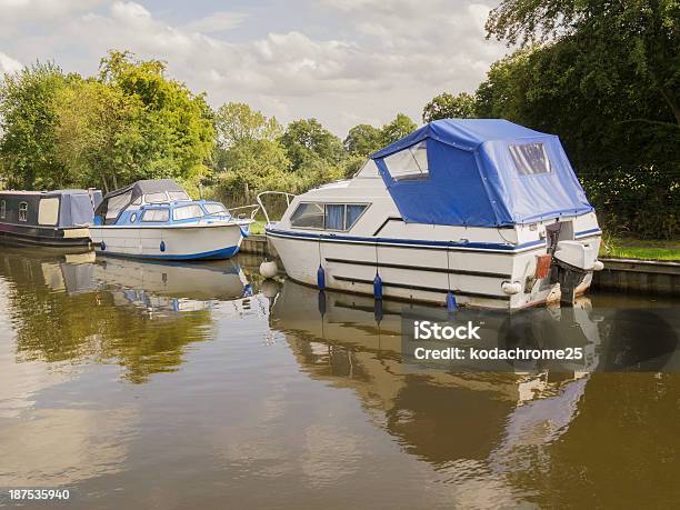 Photo libre de droit de Bateaux banque d'images et plus d'images libres de droit de Activité de loisirs - Activité de loisirs, Angleterre, Arbre