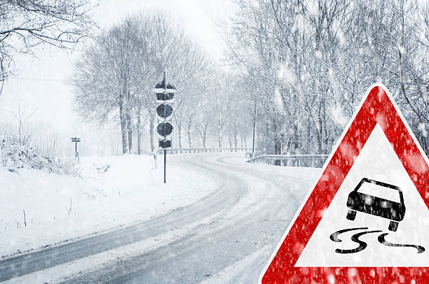 istock A curvy road sign on a snowy day 187538969