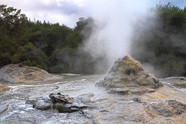 istock Lady Knox Geyser 187540192