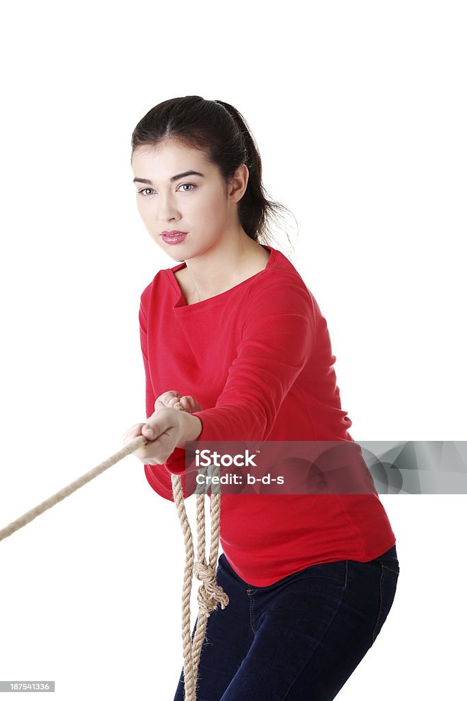 Atraente mulher puxando uma corda. - Royalty-free Adulto Foto de stock