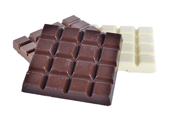 bar di cioccolato - chocolate almond foods and drinks white chocolate foto e immagini stock