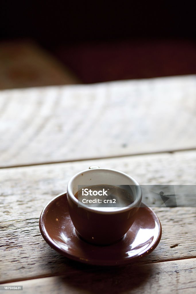 Tasse de café avec de la mousse-verticales - Photo de Affectueux libre de droits