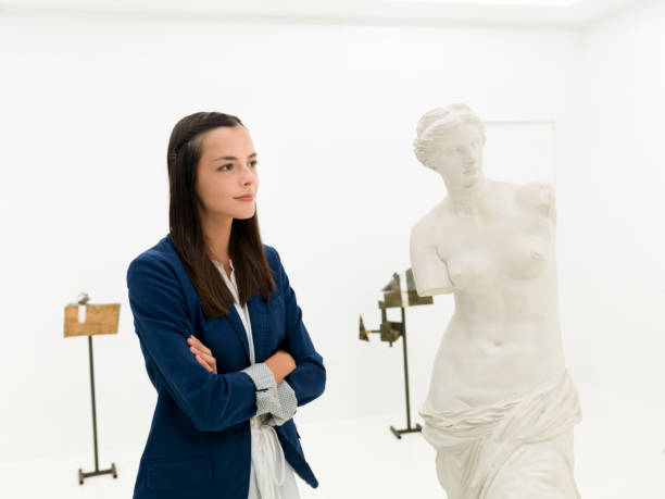 istock woman in museum looking at Venus de Milo statue 187545924
