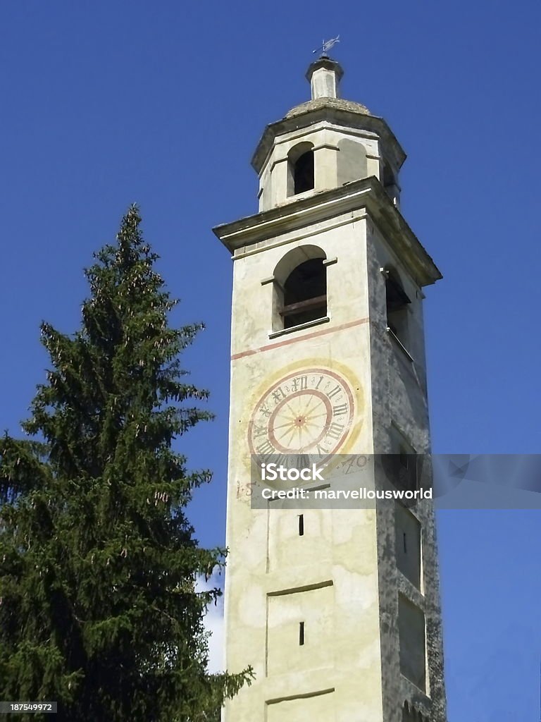 Torre dell'orologio a St. Moritz - Foto stock royalty-free di Meridiana